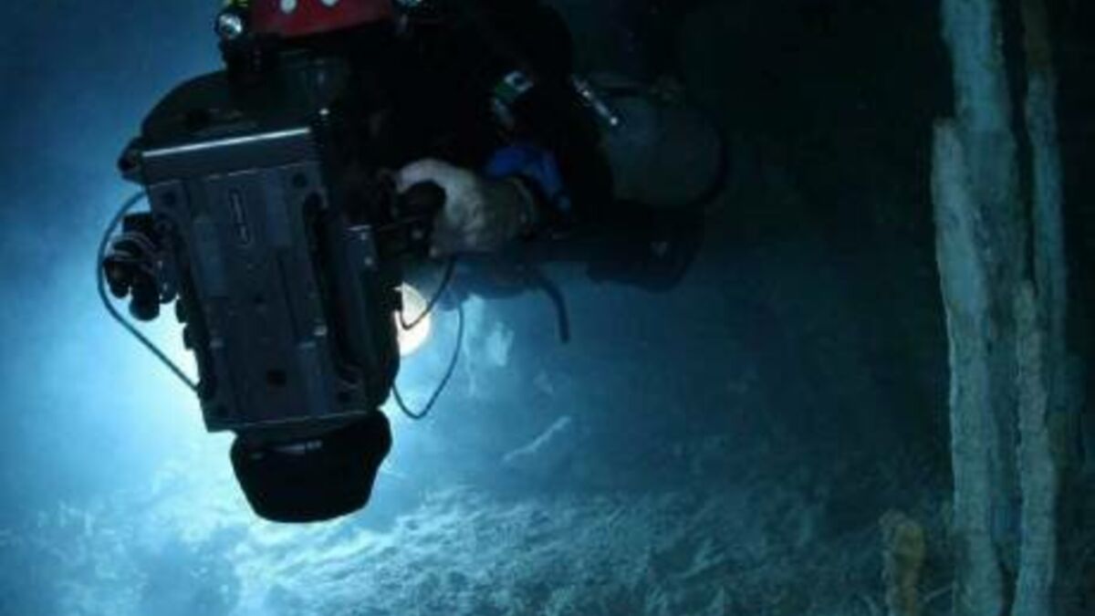 Un Squelette Vieux De 10 000 Ans Mis Au Jour Dans Une Grotte Sous