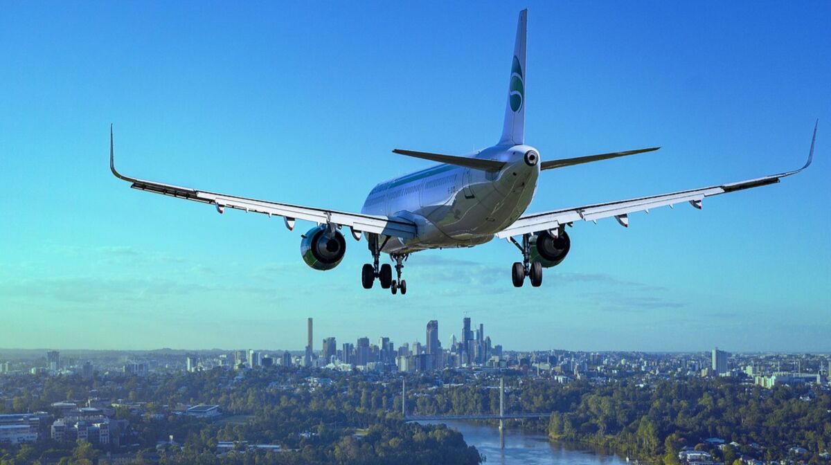 Cet avion contraint de faire demi tour et d atterrir en urgence à cause