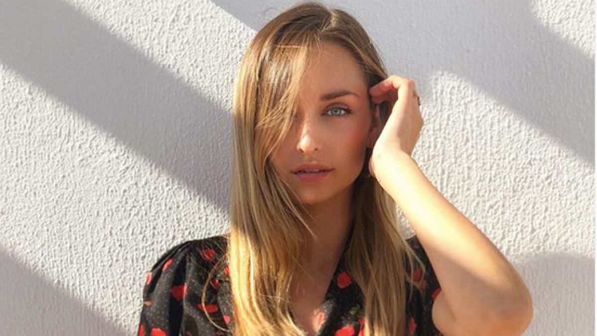 Emma Smet La Petite Fille De Johnny Charme Instagram En Posant En