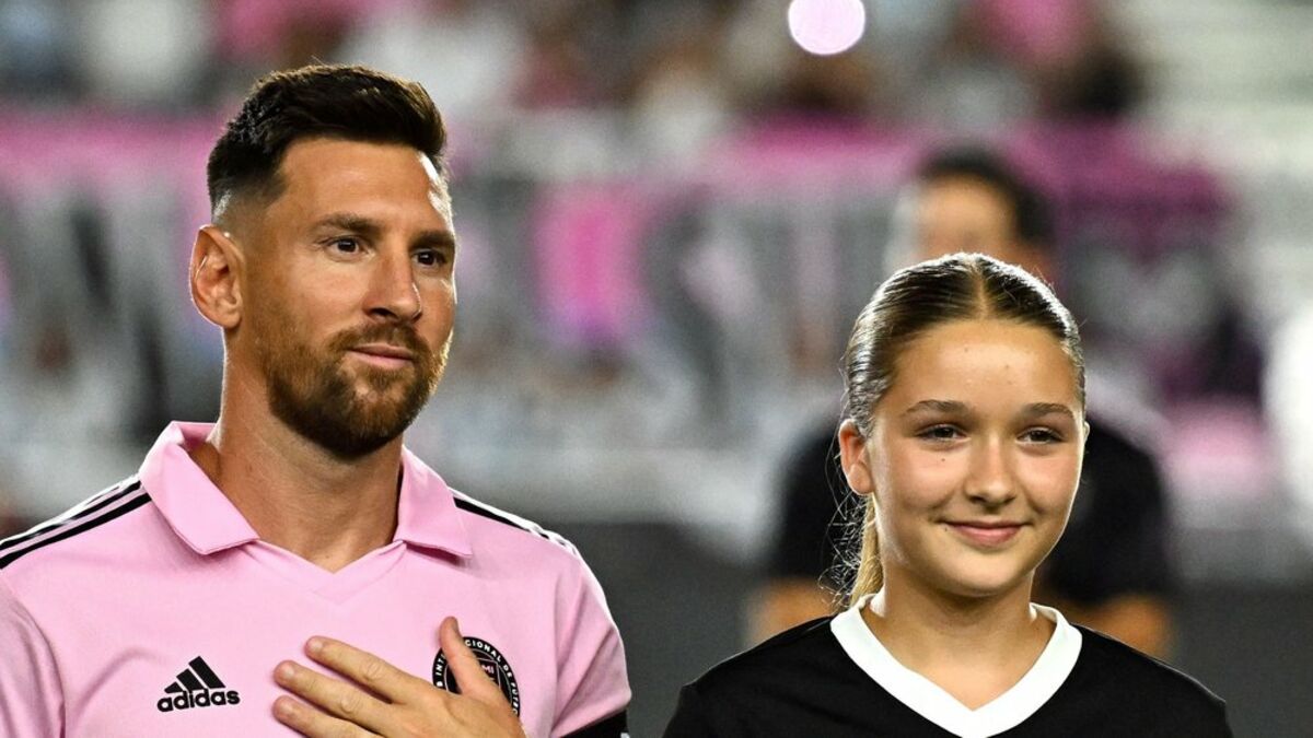 Harper Beckham F Hrt Lionel Messi Auf Den Rasen