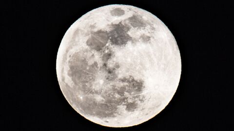 La Nasa annonce que la Lune contient plus d'eau que prévu