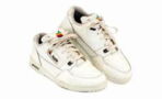 Apple : une paire de chaussures officielle de 1990 se vend à 10.000 dollars