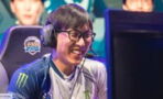 Twitch : Doublelift supplie la plateforme de ne pas le bannir après avoir regardé une vidéo sur des sextoys