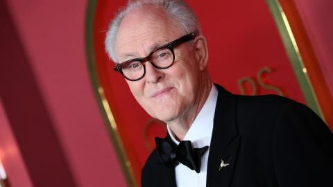 Harry Potter : John Lithgow (Dumbledore) réagit aux critiques visant J.K. Rowling