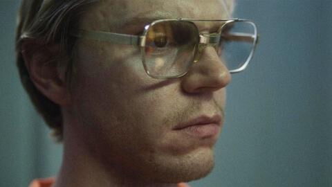 Evan Peters toujours bouleversé par son rôle dans la série Netflix sur Jeffrey Dahmer