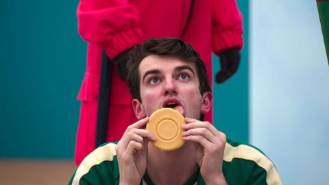 Squid Game Challenge : des participants utilisent des préservatifs comme baume à lèvres