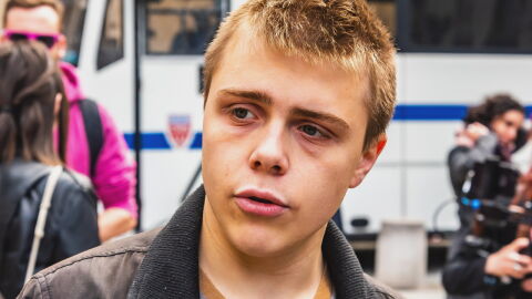 Le député Louis Boyard se lance sur Twitch et joue à League of Legends, la séquence est improbable