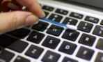 Comment nettoyer entre les touches de son clavier ?