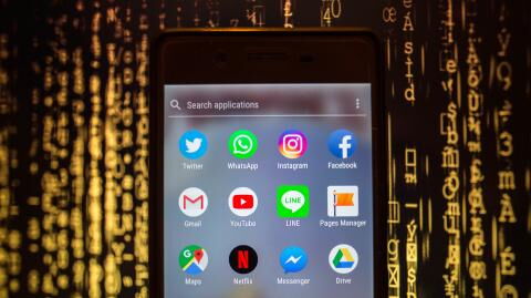 YouTube, Instagram, WhatsApp, Facebook... Et si ces applications devenaient payantes ?