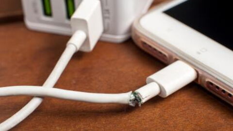 Comment réparer un câble de smartphone avec un simple stylo ?