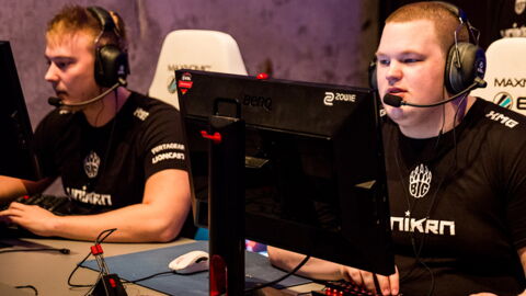 CSGO : le joueur pro "keev" est passé de gros geek à The Rock en un an