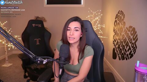 La streameuse Alinity se fait piéger en Stream et montre du porno  accidentellement