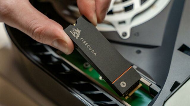 PS5 : comment augmenter le stockage grâce à un disque dur ou un SSD externe