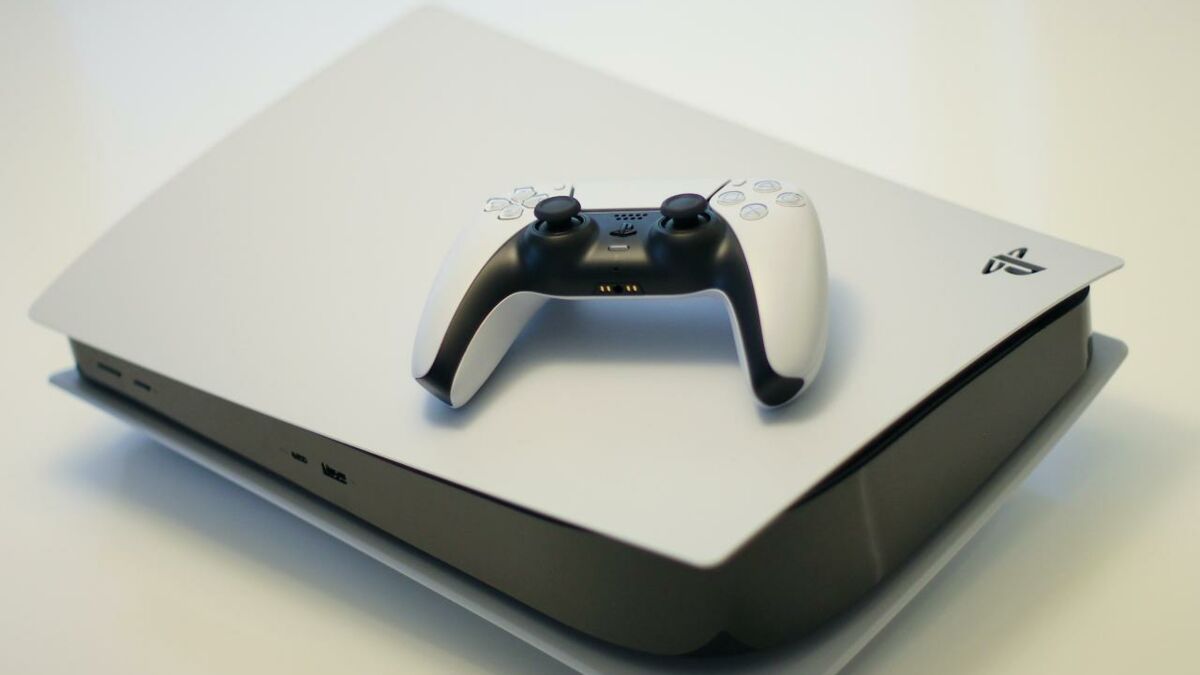 PS5 : un pack incluant la console de Sony best-seller et l'un des meilleurs jeux de 2022 actuellement en réduction sur Amazon