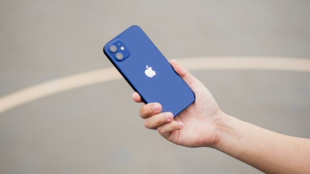L'iPhone 12 reconditionné voit son prix baisser de plus de 400 euros sur