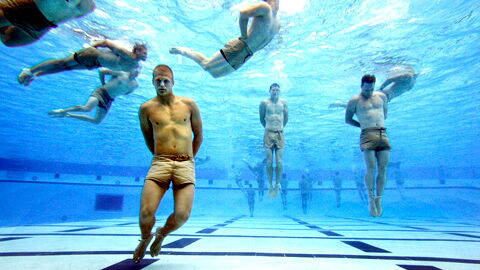 An Ex-Navy Seal Explains How to Survive If You’re Thrown Into Water With Your Hands And Feet Bound