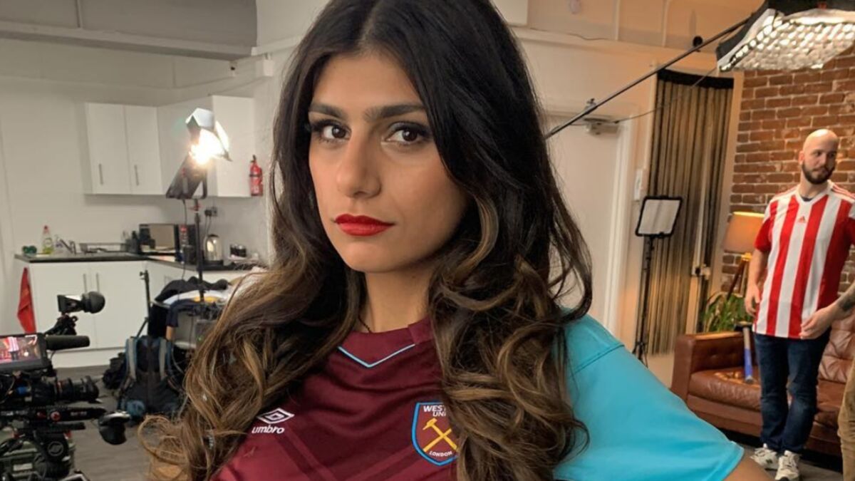 This Is The Real Reason Mia Khalifa Supports West Ham This Is The Real Reason Mia Khalifa Supports West Ham