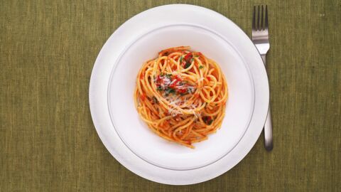 20-year-old student dies after reheating a old pasta dish