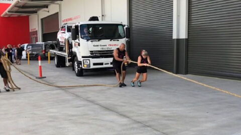This Female Bodybuilder Just SMASHED The Record For Pulling An 11-Ton Truck