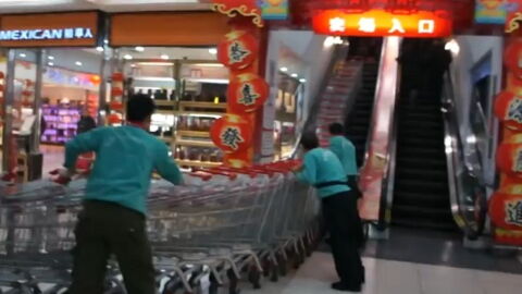 This Surreal Scene In A Chinese Supermarket Is Going Viral