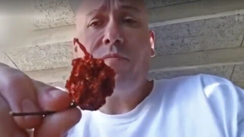 This Guy Tried to Smoke a Carolina Reaper Pepper – It Didn’t End Well