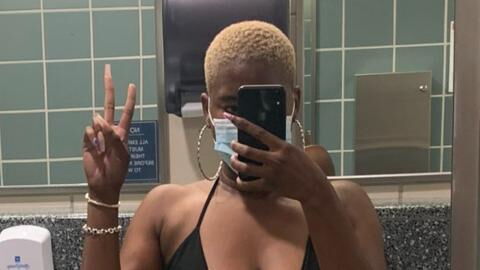 She was not allowed to board the plane because of her 'obscene' outfit (PHOTOS)