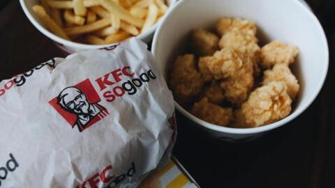 KFC: Woman makes a disgusting discovery while eating Hot Wings (Photo)