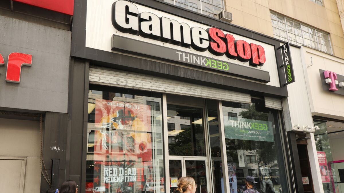 A Man Received 10 Years In Prison For Robbing Video Game Stores But Not ...