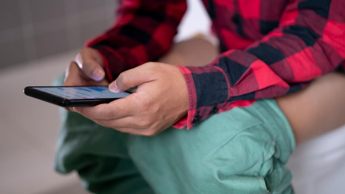Is it normal for men to pee while sitting down?