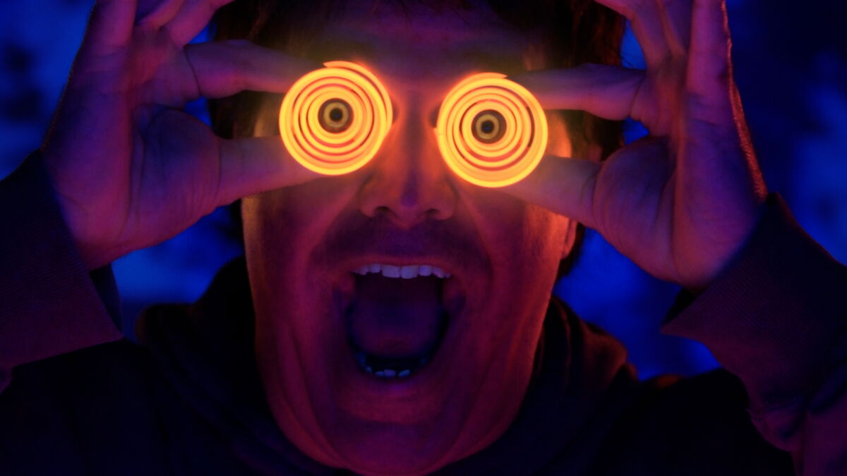 This is why we have red eyes in dark photos