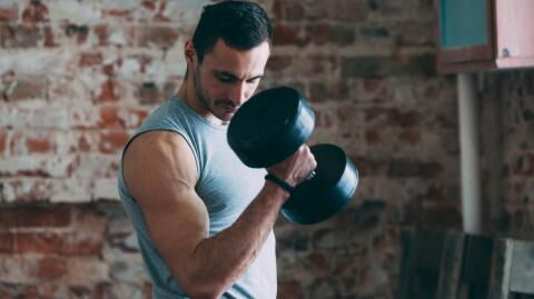 Using dumbbells to target your biceps? You might be making this mistake