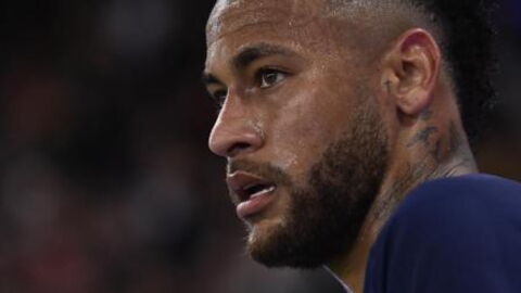 What Neymar Was Doing During The Brest - PSG Match Drove Fans Crazy