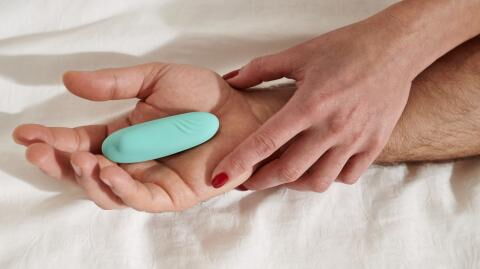 New sex toy allows you to climax alongside adult performers