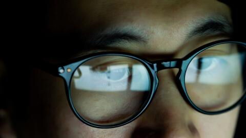 Study hows blue light from screens could considerably reduce our life expectancy