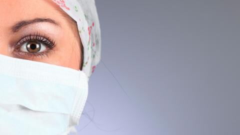 A Nurse Working in a COVID-19 Unit Has Posted Shocking Before/After Photos of Herself