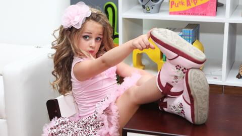 This girl became a millionaire at the age of six and now lives the dream life