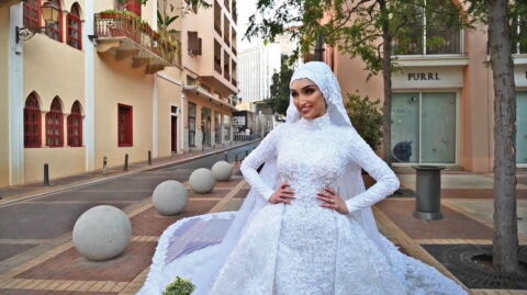 Beirut Explosion: Bride Taking Wedding Photos Escapes Blast (VIDEO)