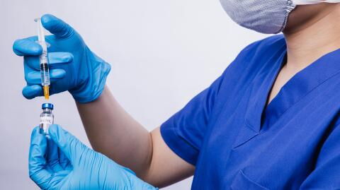 COVID-19: Regulators announce allergy warning for Pfizer vaccine