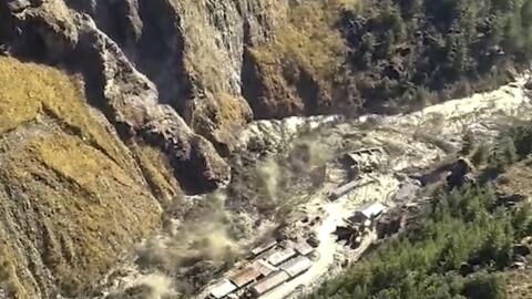 Himalayan glacier collapses, causing 14 deaths and over a hundred disappearances