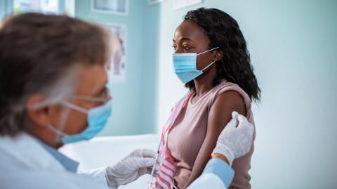 Tens of thousands of nurses yet to receive first covid jab