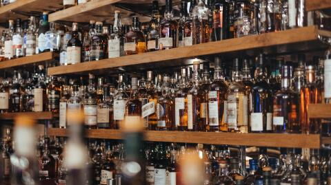 Borish Johnson to consider tax cuts on alcohol sold in pubs