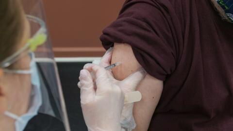 COVID: Mix of prior infection and vaccination gives best protection, study finds