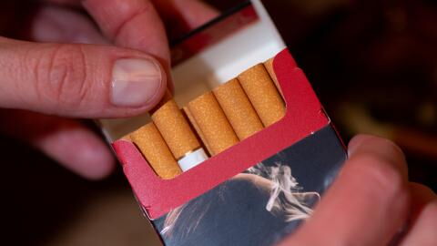 Smoking ban: Kiwis levy lifetime ban on underage smoking