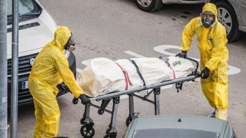 COVID: First death with Omicron variant has been confirmed in the UK