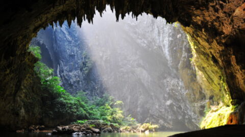 China: Incredible Cave Found by Chinese and British Spelunkers