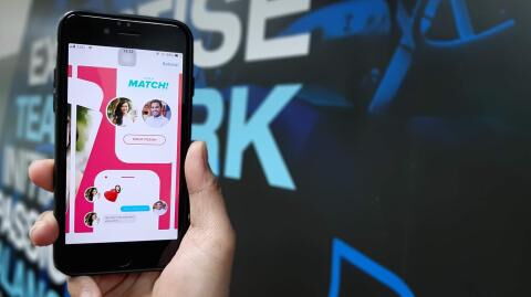 Online dating: 21 questions to ask someone