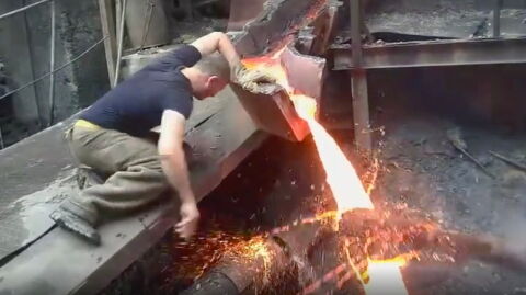 This man passed his bare hand through molten metal without getting burned, but how?