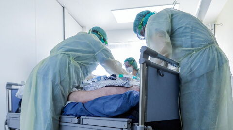 A 69-year-old American man suffers three-hour long erection because of COVID-19