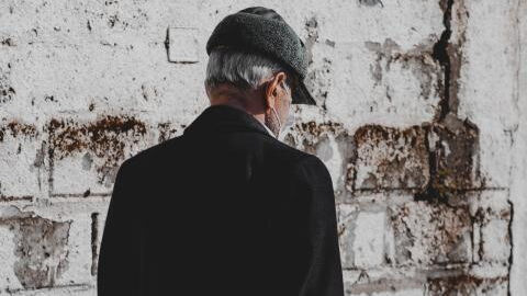 72-year-old man recovers from 10-month long COVID infection