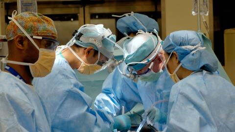 55-year-old man lives an entire month without a pulsating heart